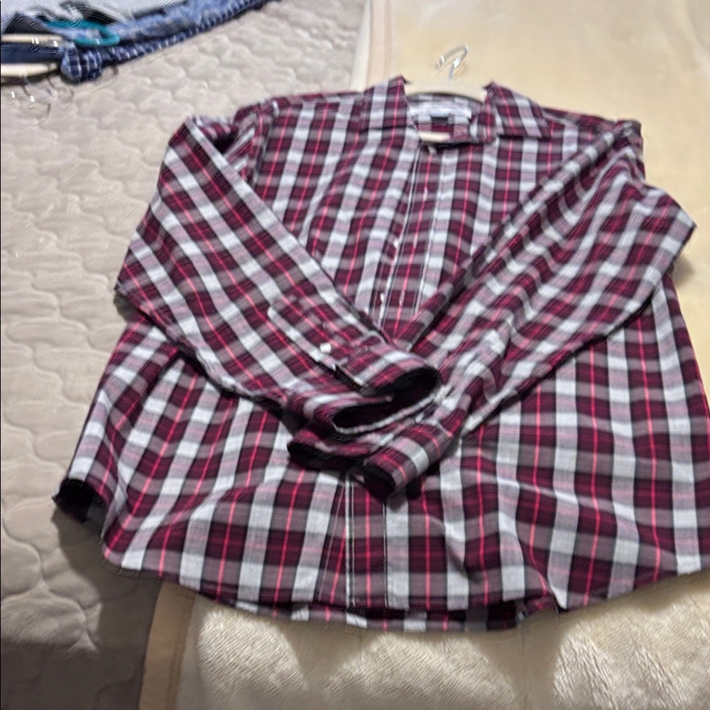 Old Navy men’s Red and Black Plaid Shirt size m